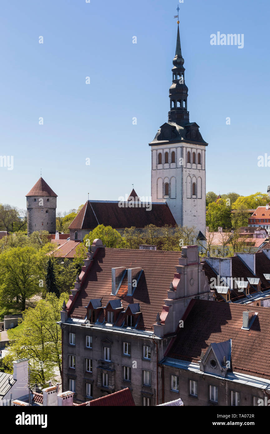 Vista aerea della vecchia Tallinn visto dalla torre di Tallinn Town Hall Foto Stock