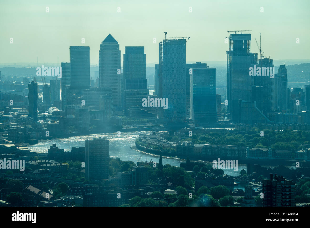 Viste di Canary Wharf come visto da Searcys al piano superiore del Gherkin Building a Londra. Foto Data: martedì 21 maggio, 2019. Foto: Roger Garfiel Foto Stock
