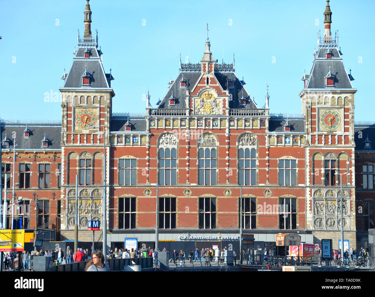 La parte anteriore della Stazione Centrale di Amsterdam, Paesi Bassi Foto Stock