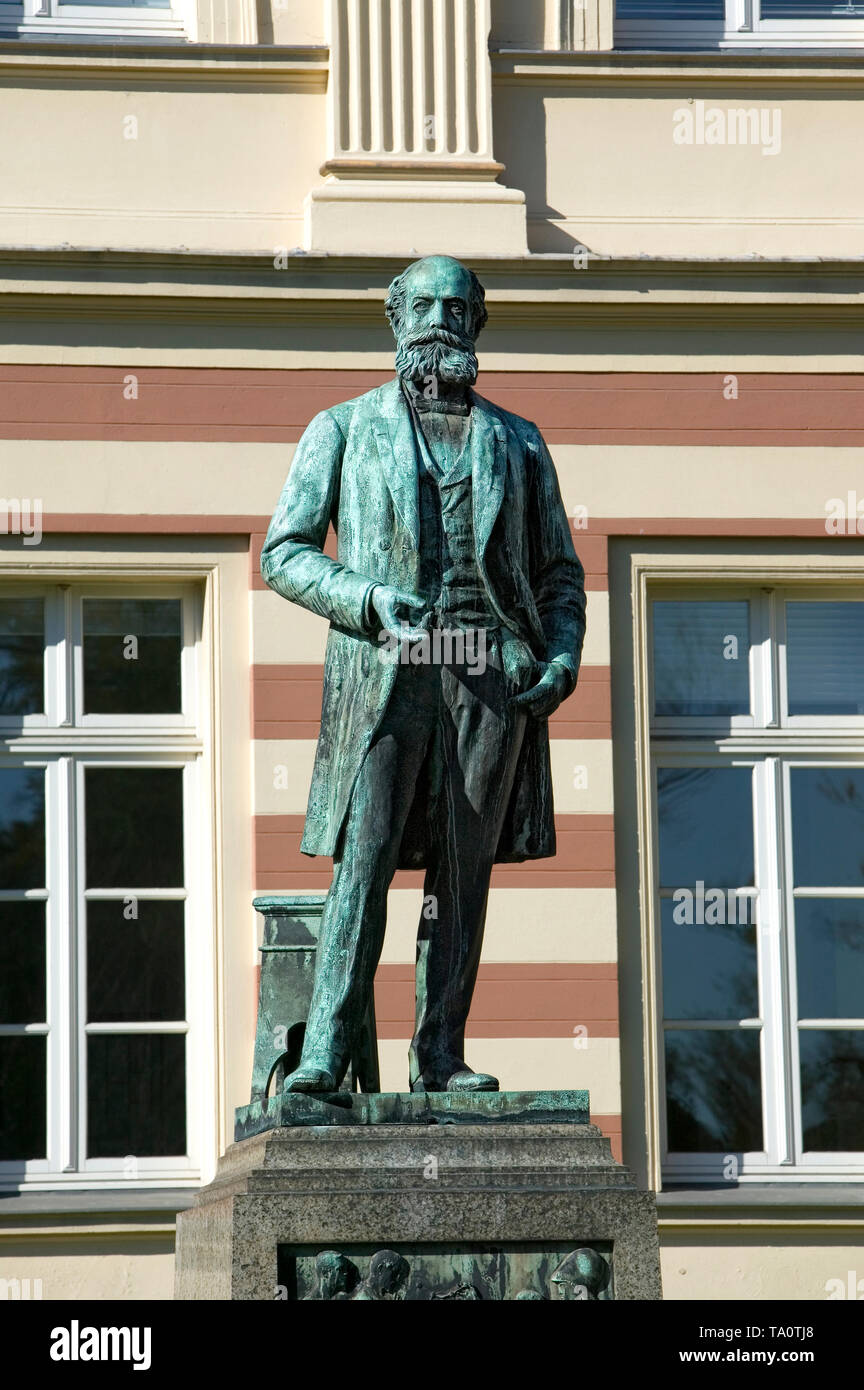 Il monumento di Friedrich August Kekule von Stradonitz, Bonn, Germania, Europa Foto Stock