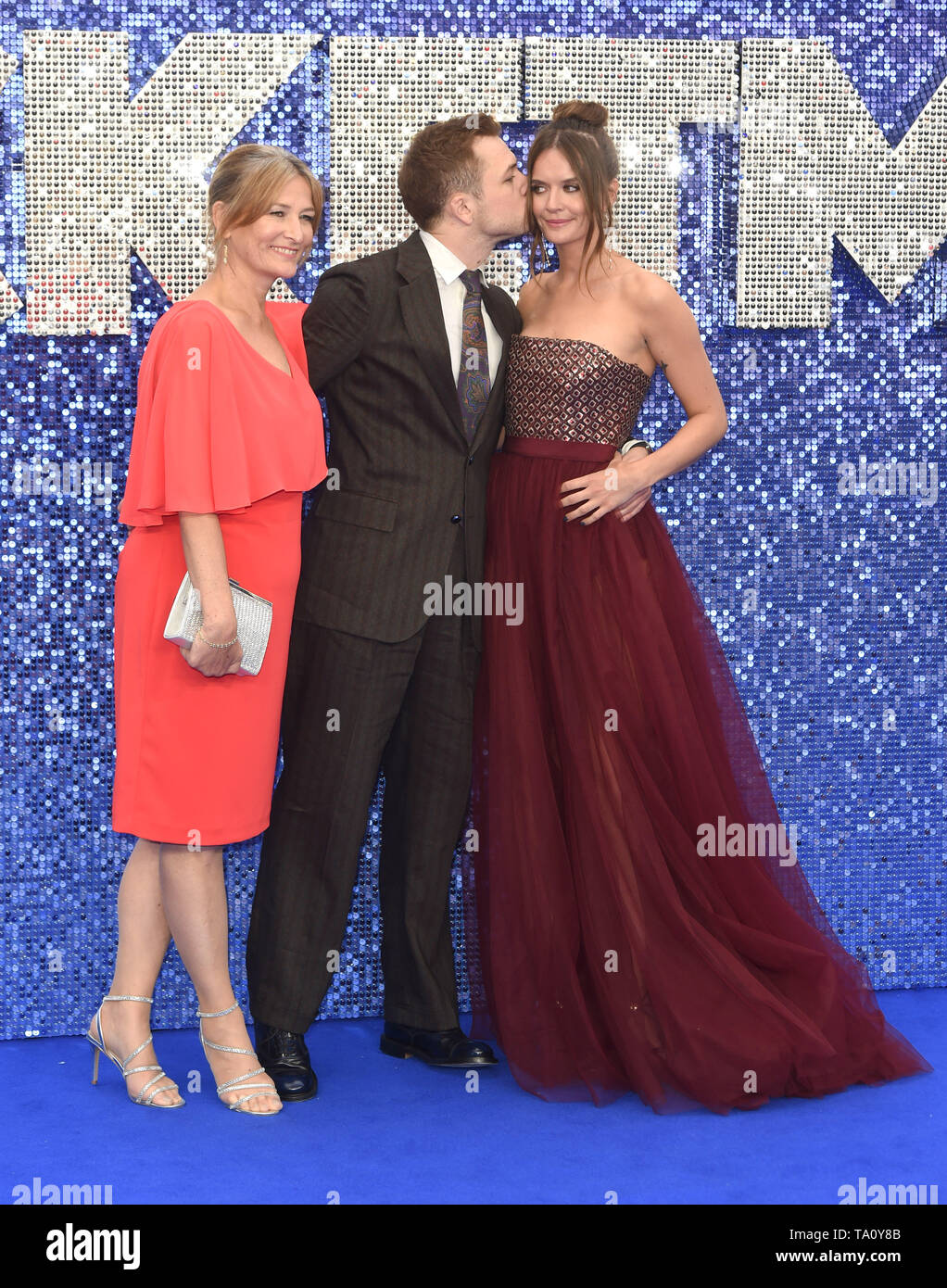 Foto deve essere accreditato ©Alpha premere 079965 20/05/2019 Taron Egerton con sua mamma Cristina e Emily Thomas Rocketman UK Premiere Leicester Square Londra Foto Stock