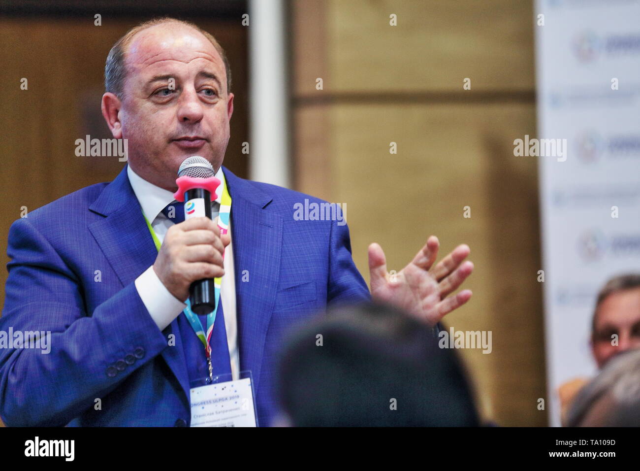 Per l'Ucraina LPG Association (ULPGA) Presidente Stanislav Batrachenko parla all annuale congresso ULPGA-19. Forum questioni sollevate del GPL allo sviluppo del mercato. Foto Stock
