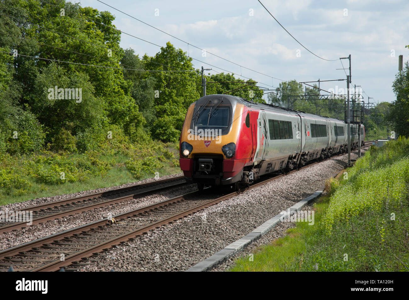 Vergine Voyager express treno passeggeri Foto Stock