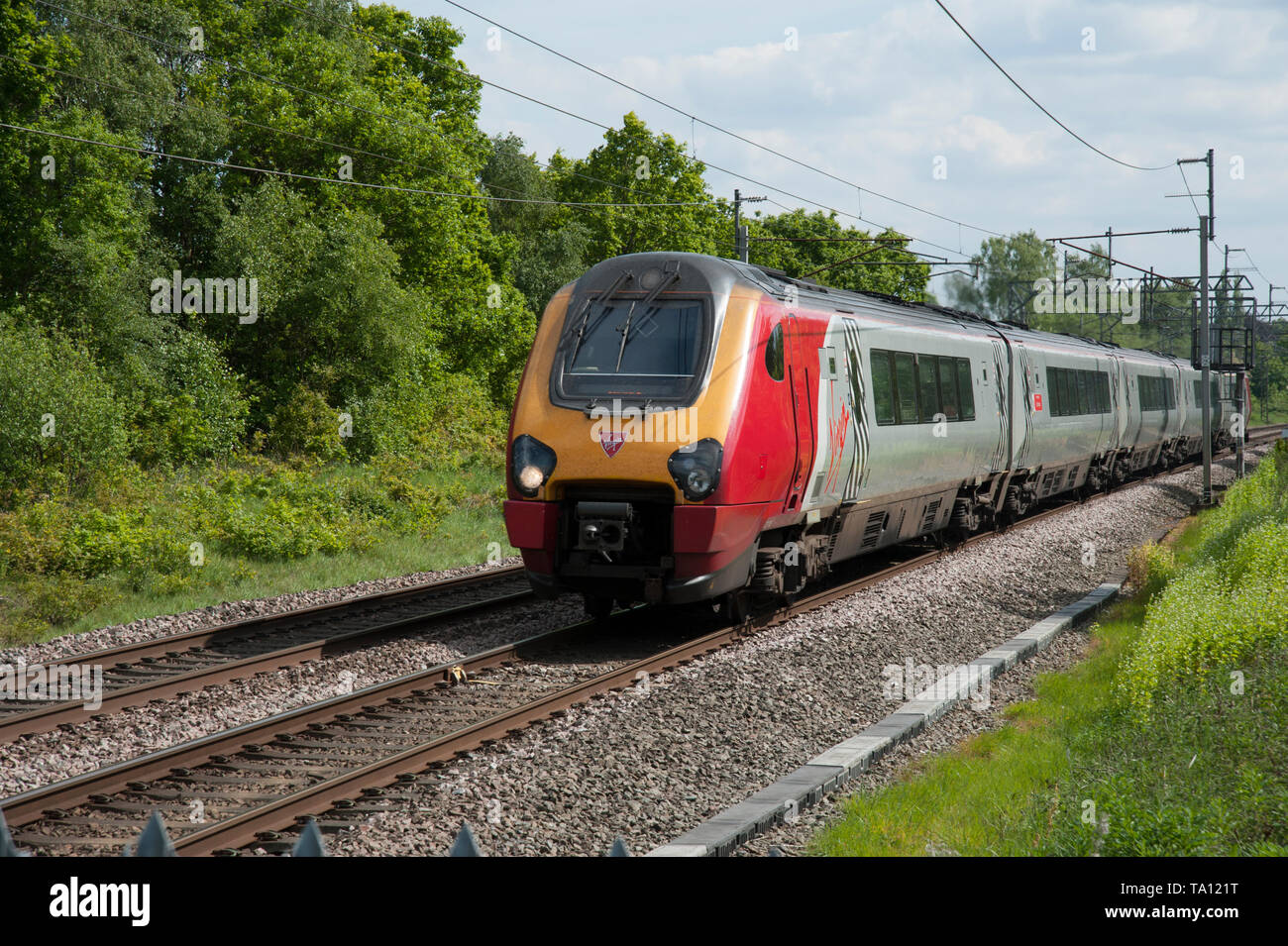 Vergine Voyager express treno passeggeri Foto Stock