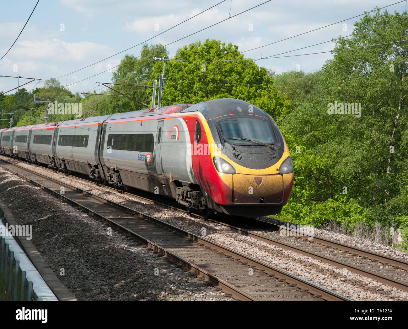 Il Pendolino Virgin Express treno passeggeri Foto Stock