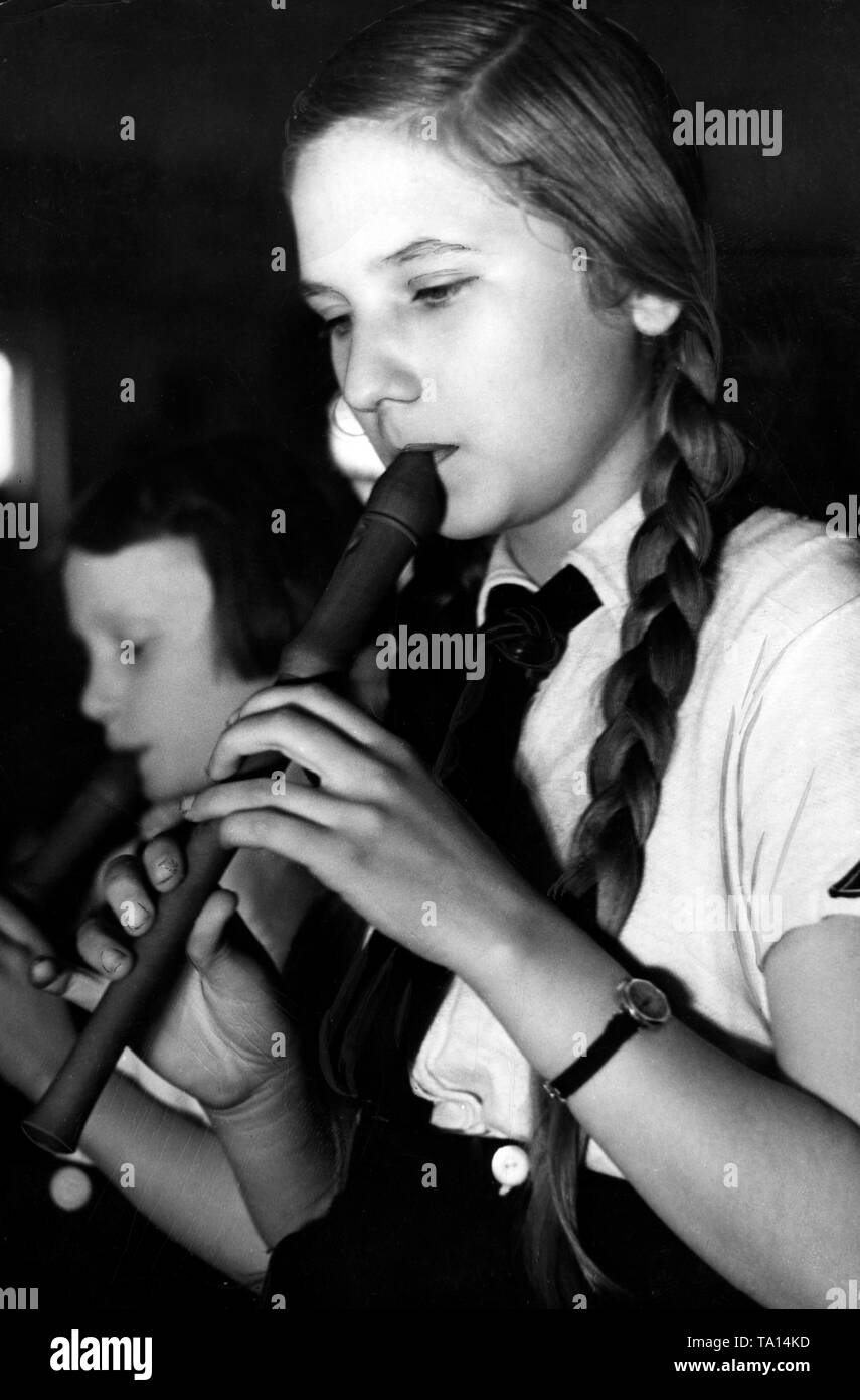 Suonare il flauto Foto e Immagini Stock in Bianco e Nero Alamy