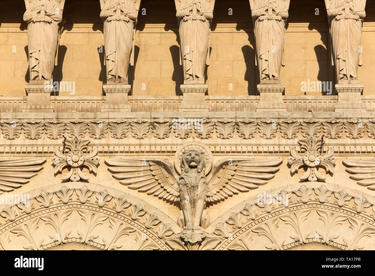 Lion ailé. Créature céleste. Basilica di Nostra Signora di Fourvière. Lione. Basilica di Nostra Signora di Fourvière. Lione. Foto Stock