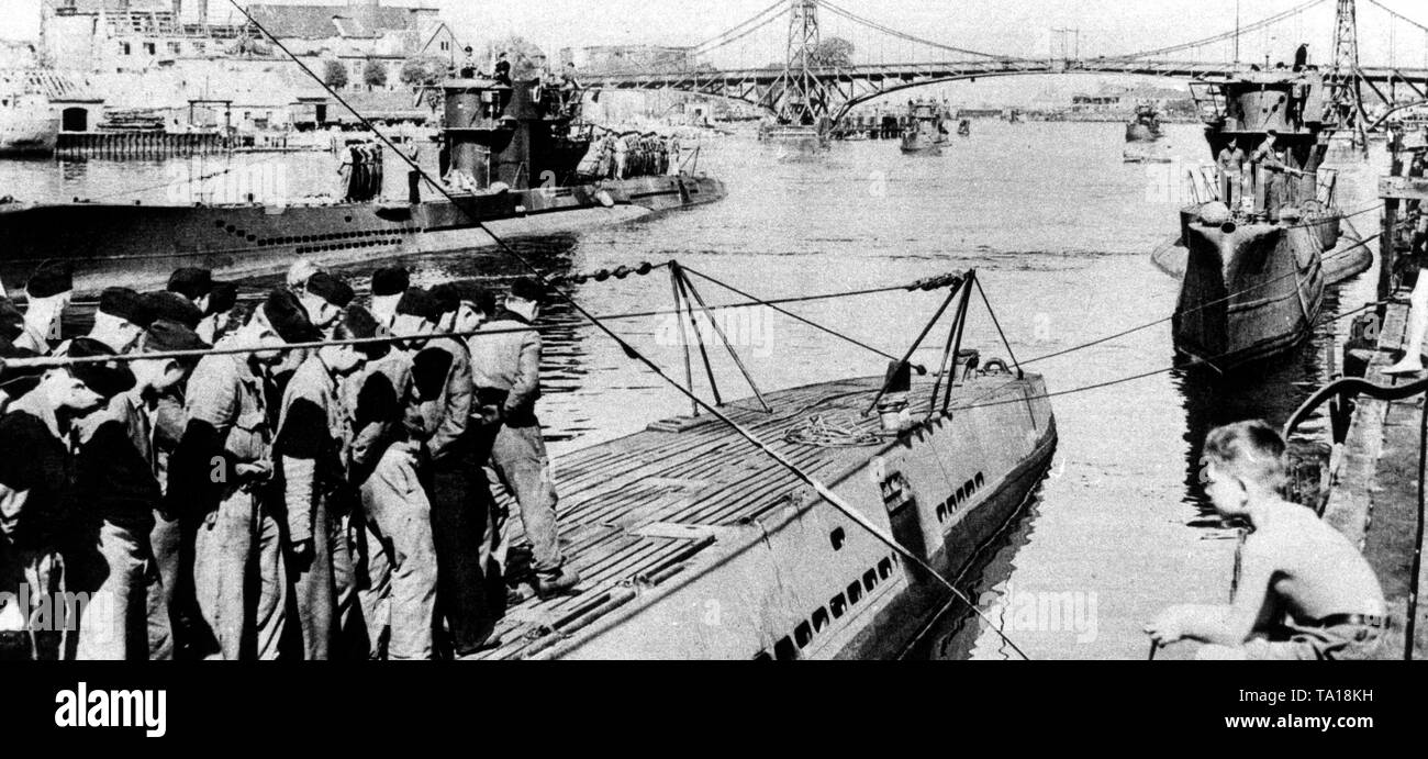 Le squadre degli ultimi tedesco U-barche di arrendersi agli alleati. Foto Stock
