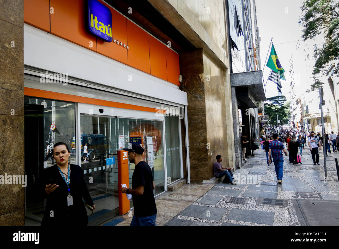 SÃO PAULO, SP - 21.05.2019: ITAÚ Unibanco PLANEJA FECHAR 400 AGÊNCIAS - ITAÚ Unibanco prevede di chiudere 400 filiali nel paese, la riduzione arriva fino a circa il dieci per cento dei punti fisici e deve essere suddiviso in due processi, metà in fino a dodici mesi e il resto dell'anno seguente. (Foto: Aloisio Mauricio/Fotoarena) Foto Stock
