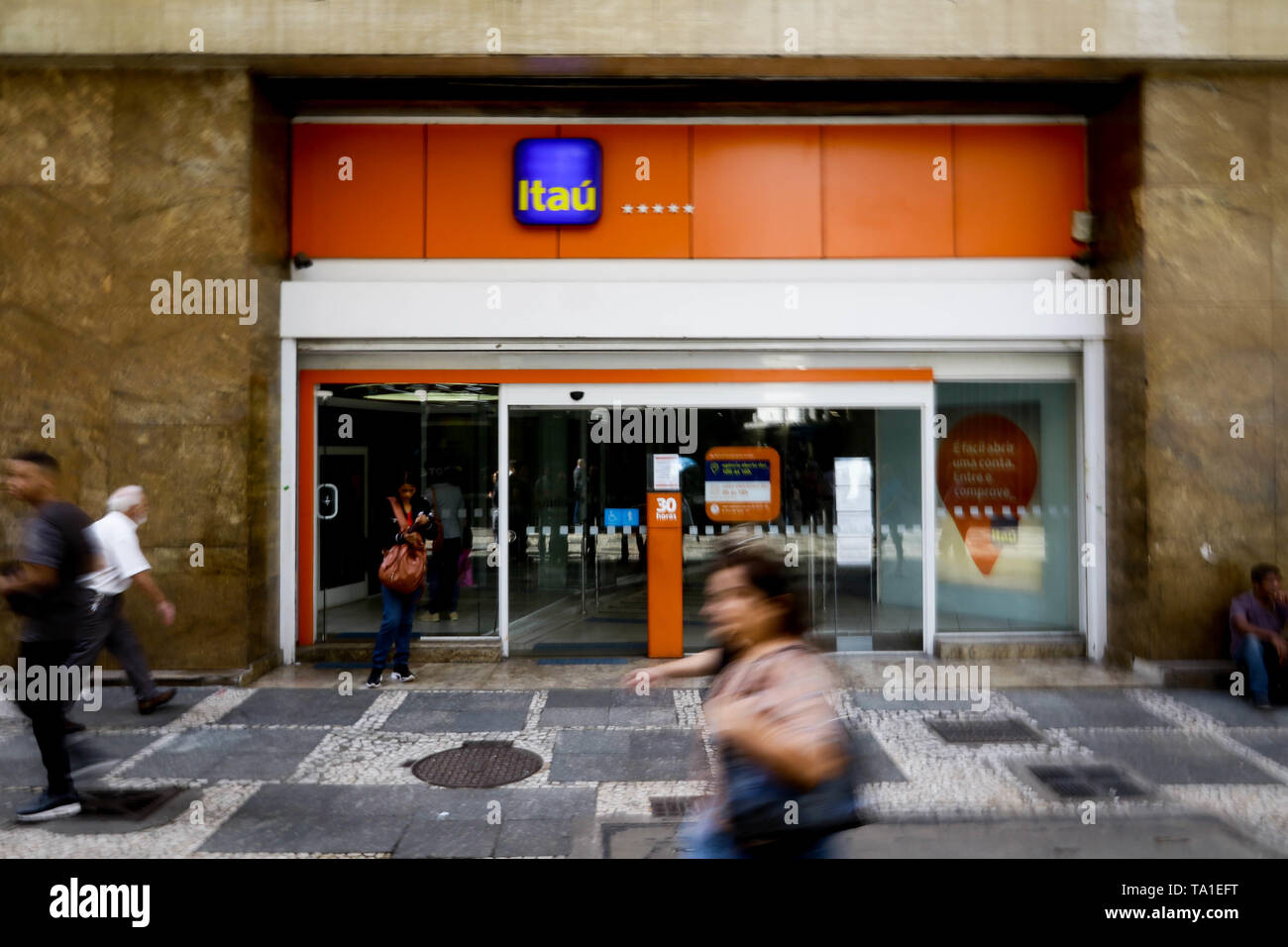 SÃO PAULO, SP - 21.05.2019: ITAÚ Unibanco PLANEJA FECHAR 400 AGÊNCIAS - ITAÚ Unibanco prevede di chiudere 400 filiali nel paese, la riduzione arriva fino a circa il dieci per cento dei punti fisici e deve essere suddiviso in due processi, metà in fino a dodici mesi e il resto dell'anno seguente. (Foto: Aloisio Mauricio/Fotoarena) Foto Stock