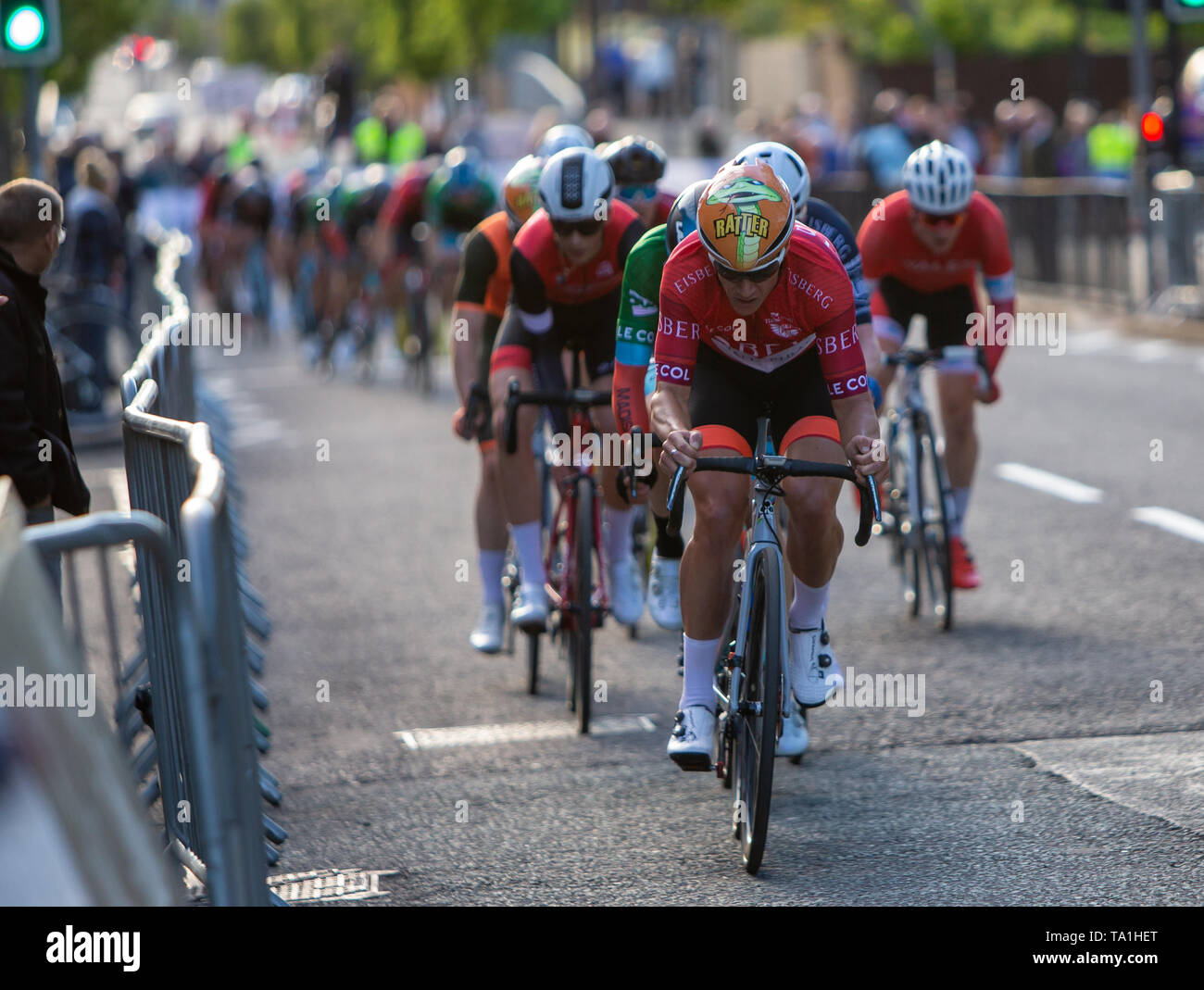 Birkenhead, Merseyside, Regno Unito. 21 Maggio, 2019. OVO energia serie Tour in Bicicletta; Steve Lampier equitazione per Saint Pirano conduce il pack Credito: Azione Sport Plus/Alamy Live News Foto Stock