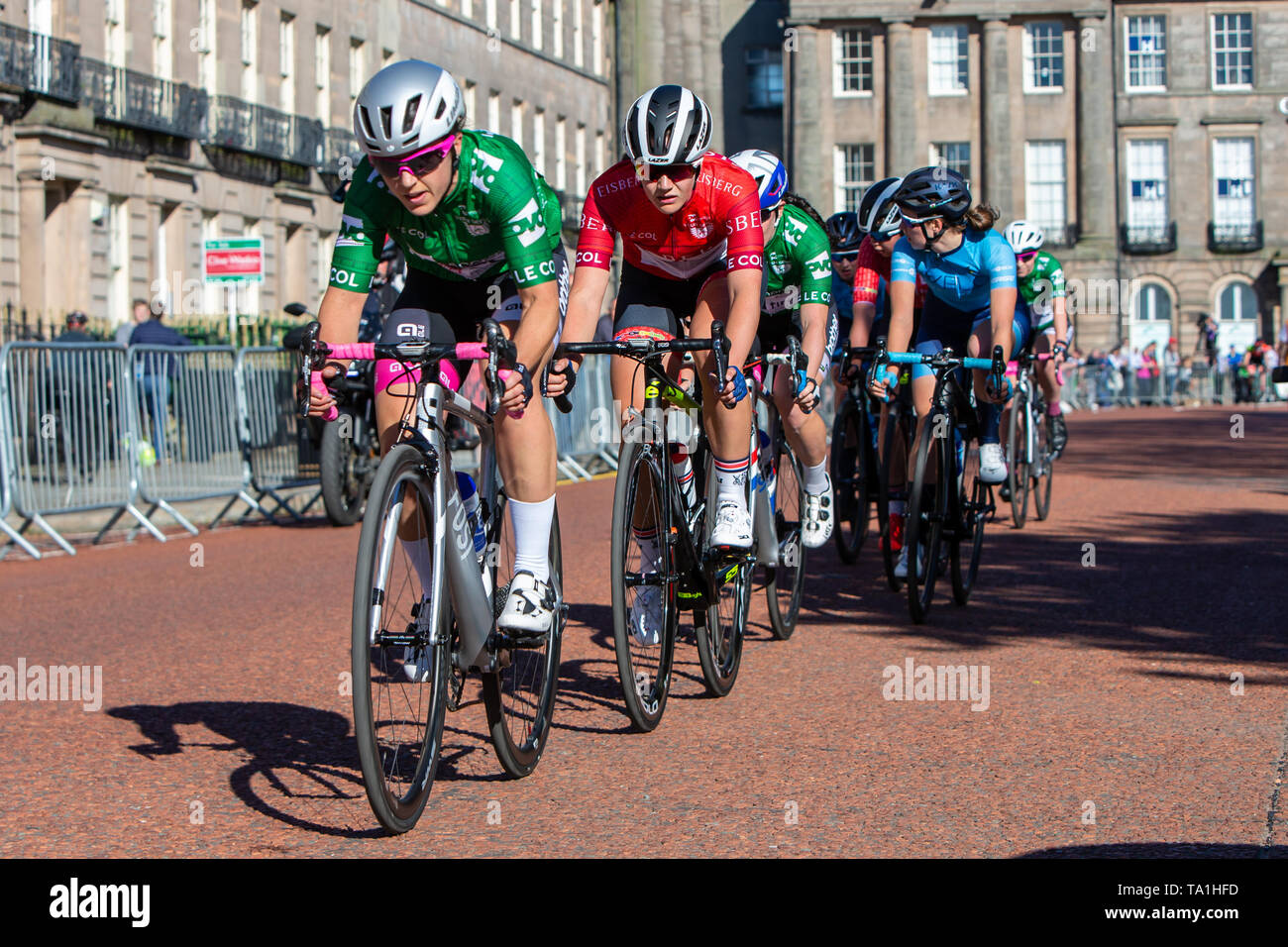 Birkenhead, Merseyside, Regno Unito. 21 Maggio, 2019. OVO energia serie Tour in bicicletta; i piloti nelle prime fasi di gara Credito: Azione Sport Plus/Alamy Live News Foto Stock