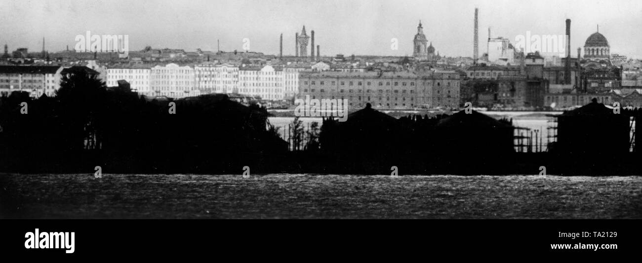 Vista della città circondato oltre il porto. Foto di Propaganda Company (PK): corrispondente di guerra Freytag. Foto Stock