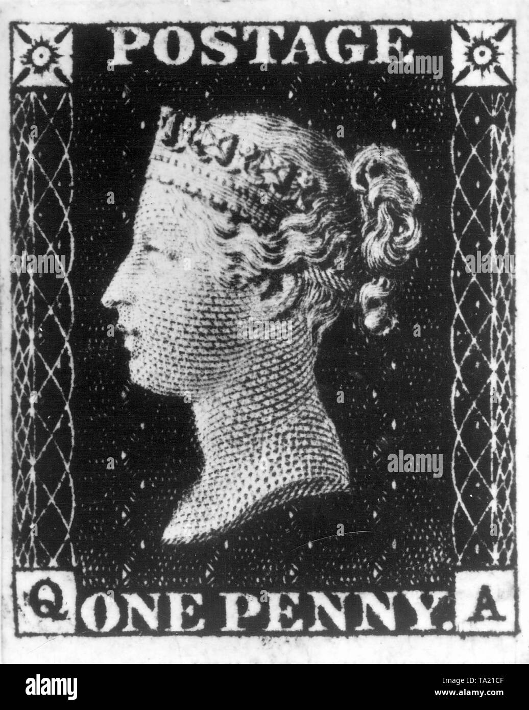 Il Penny Black, il mondo il primo adesivo francobollo usato in un servizio postale pubblico offre un profilo della Regina Victoria Foto Stock
