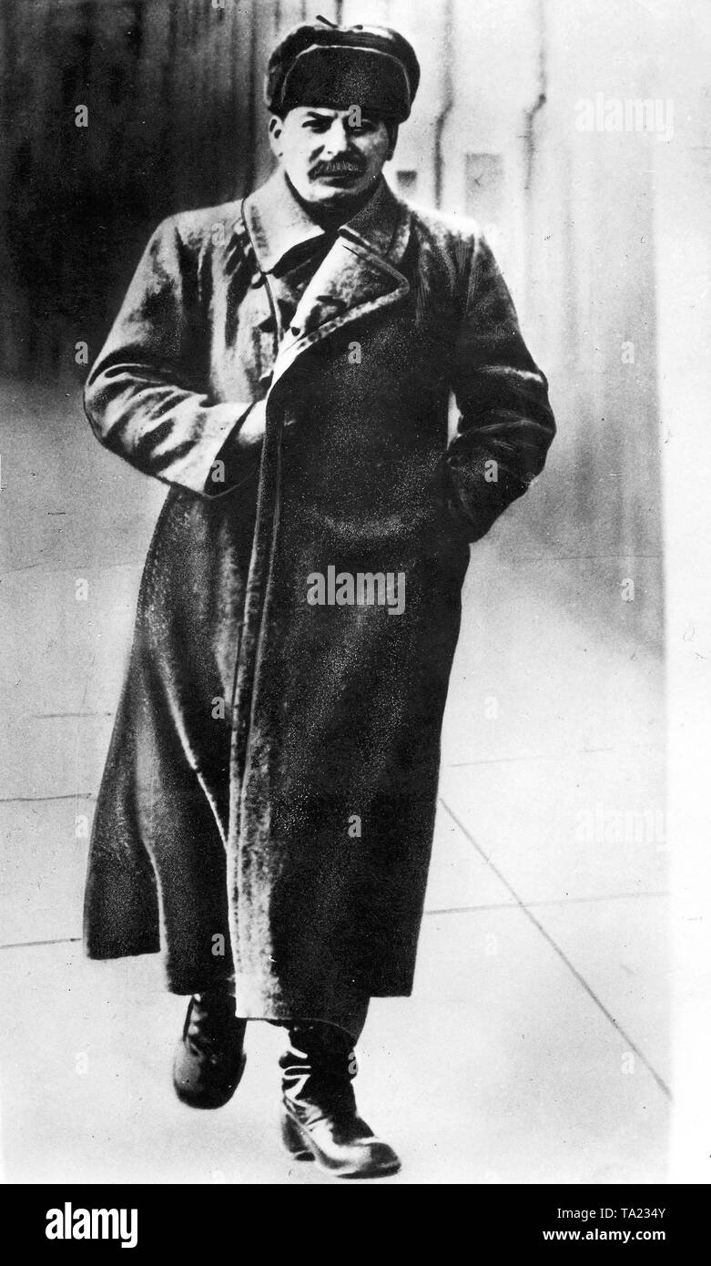 Josef Stalin, Partito Comunista leader e dittatore dell Unione Sovietica nel mid-1930s sul suo modo al suo ufficio al Cremlino. Foto Stock