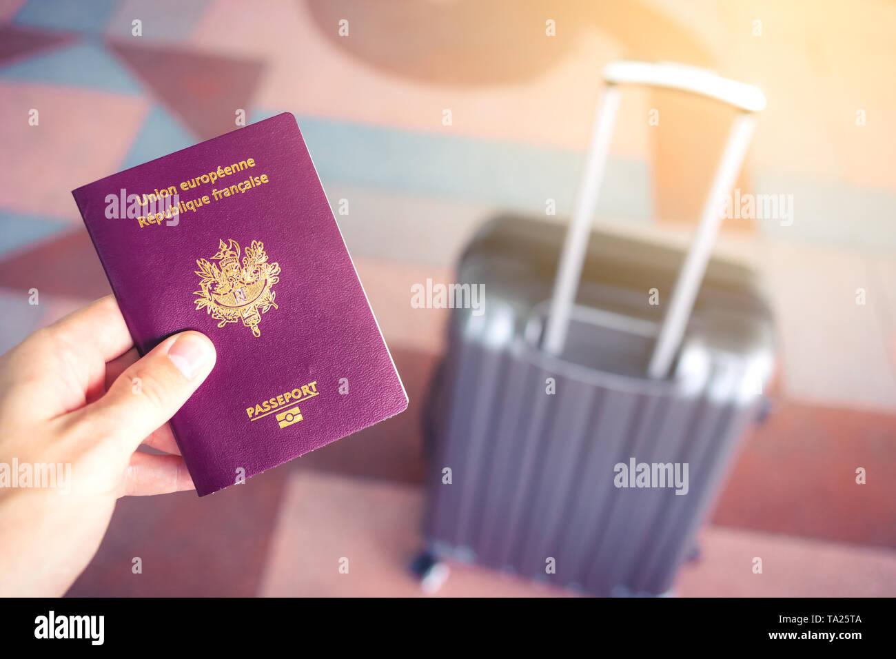 Passaporto e bagagli in aeroporto . Foto Stock