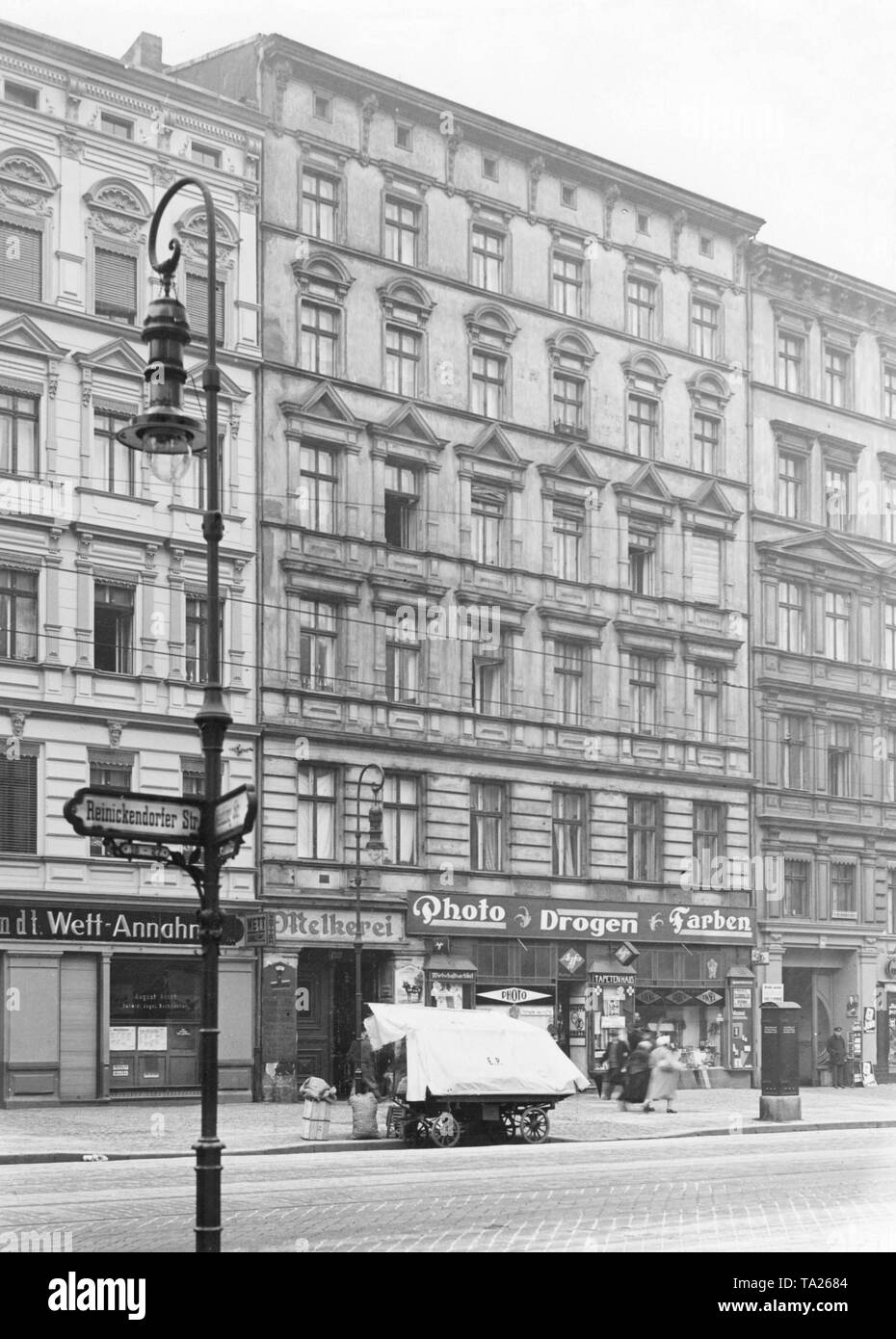 Nel 1932 la polizia ha scoperto in questa casa nel Reinickendorfer Strasse un pirata comunista stazione radio. Foto Stock