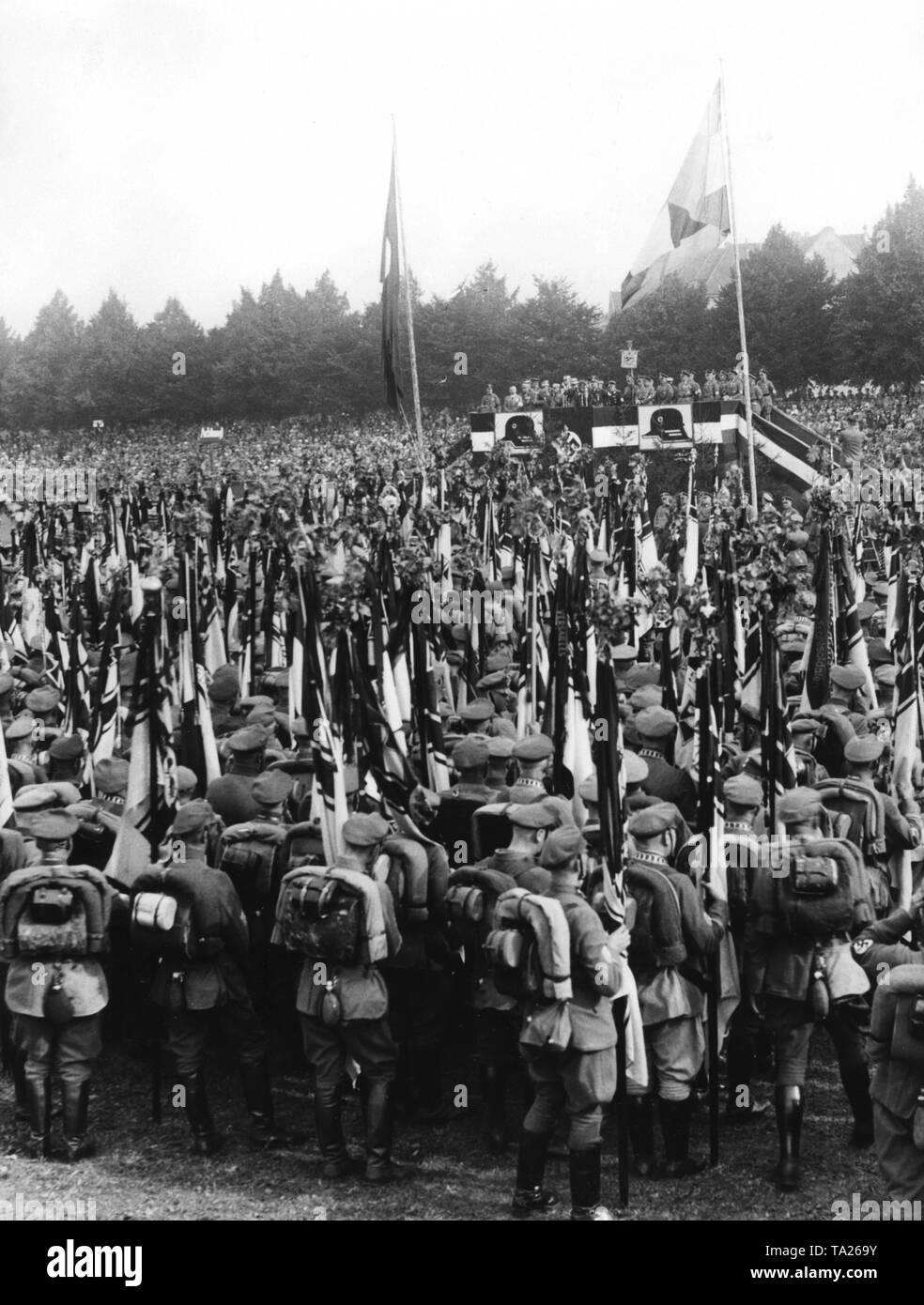 Vista del rally del Stahlhelm presso il Maschsee ad Hannover durante il discorso del Stabchef (Capo del Personale) del SA, Ernst Roehm. Foto Stock