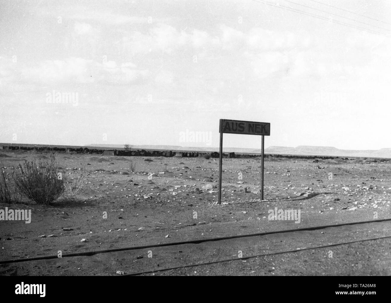 Sullo sfondo sono le rovine della ex POW Camp. Dopo la firma di una tregua di Korab su 09.07.1915 tra il Boer General Botha, il governatore di Windhoek Seitz e tenente colonnello Franke circa 4000 soldati tedeschi e gli ufficiali erano stati incarcerati. Foto Stock
