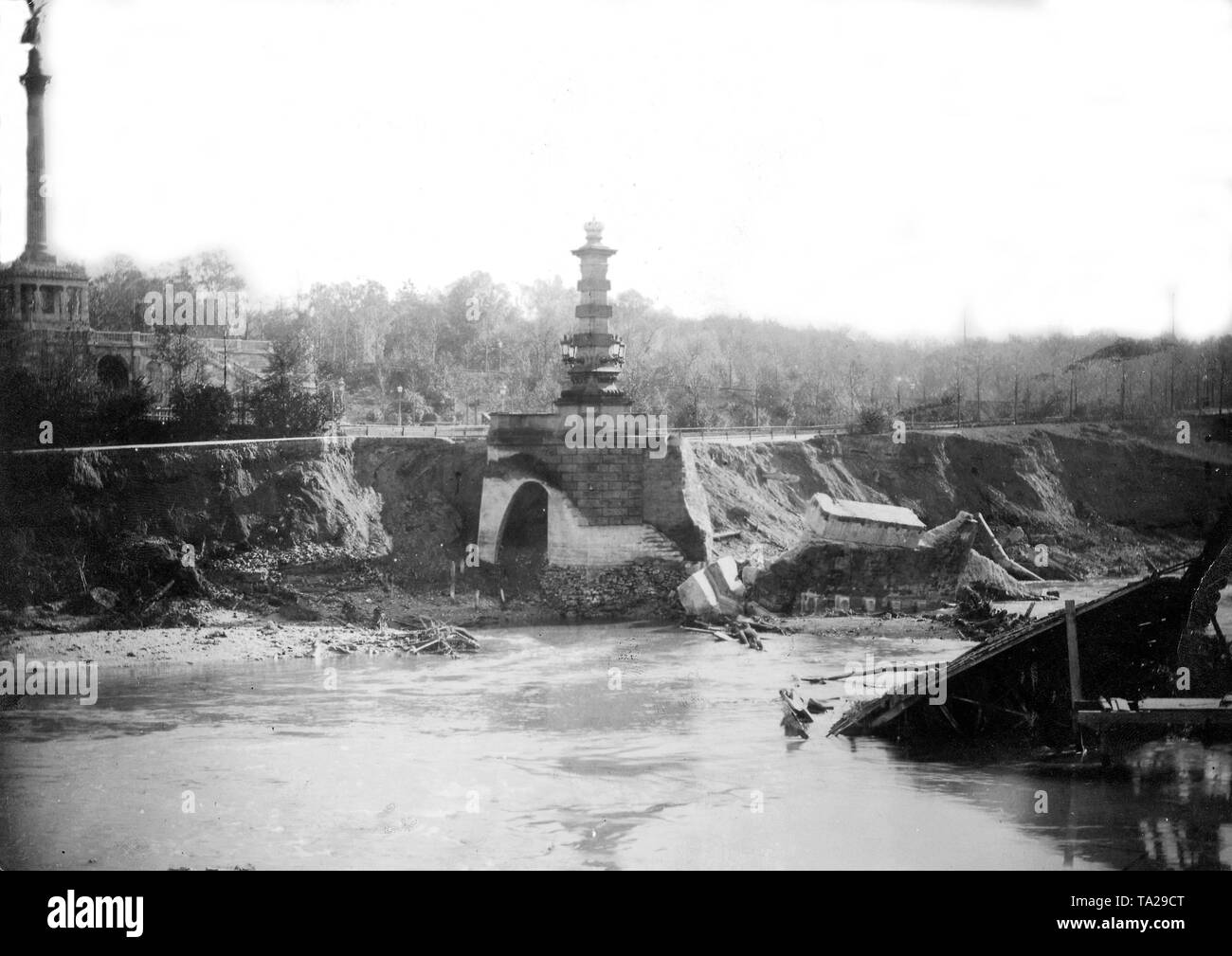 Il collasso del principe reggente Bridge a Monaco di Baviera il Giovedì, Settembre 14, 1899 alle 5 del pomeriggio. Foto Stock