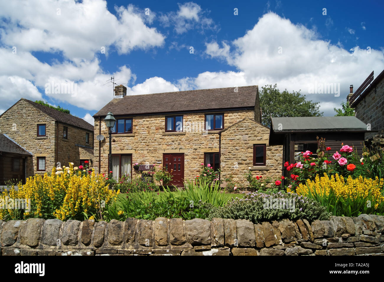 UK,Derbyshire,Peak District,Hathersage,case di pietra Foto Stock
