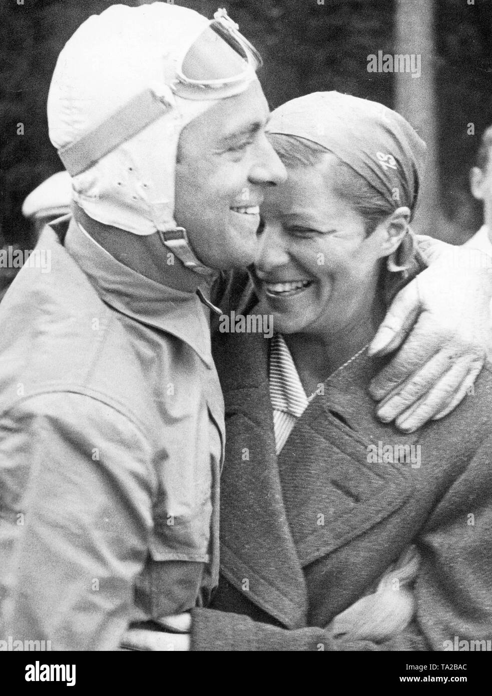 Il tedesco race driver Bernd Rosemeyer con sua moglie, il airwoman Elly Beinhorn. Immagine non datata. Foto Stock