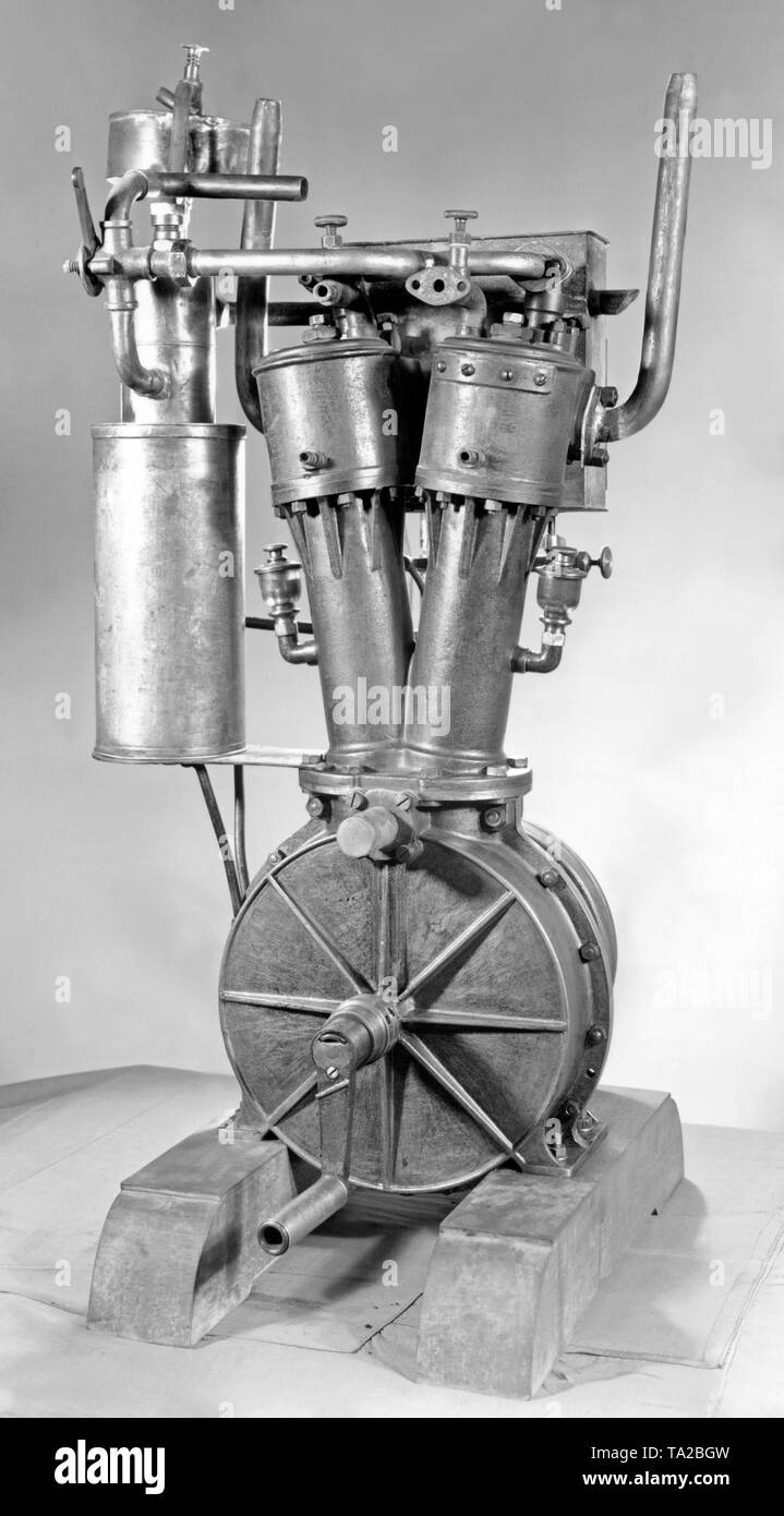 A due cilindri a V motore progettato da Gottlieb Daimler nel 1889. Foto Stock