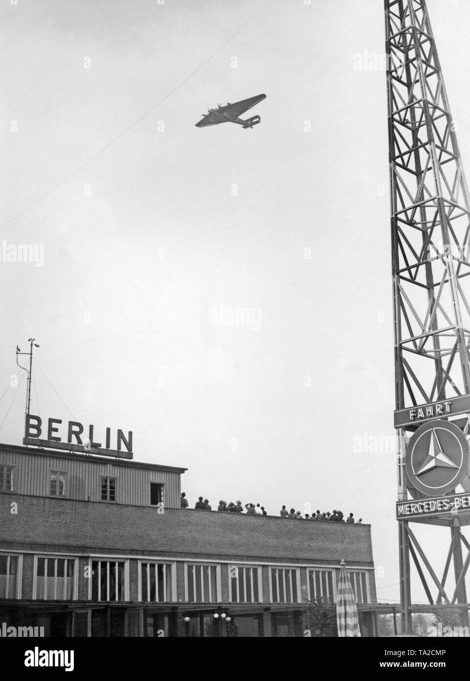 La Junkers G 38 con il numero di registrazione D-2000 durante una dimostrazione di volo sopra l'aeroporto Berlino-tempelhof. Foto Stock