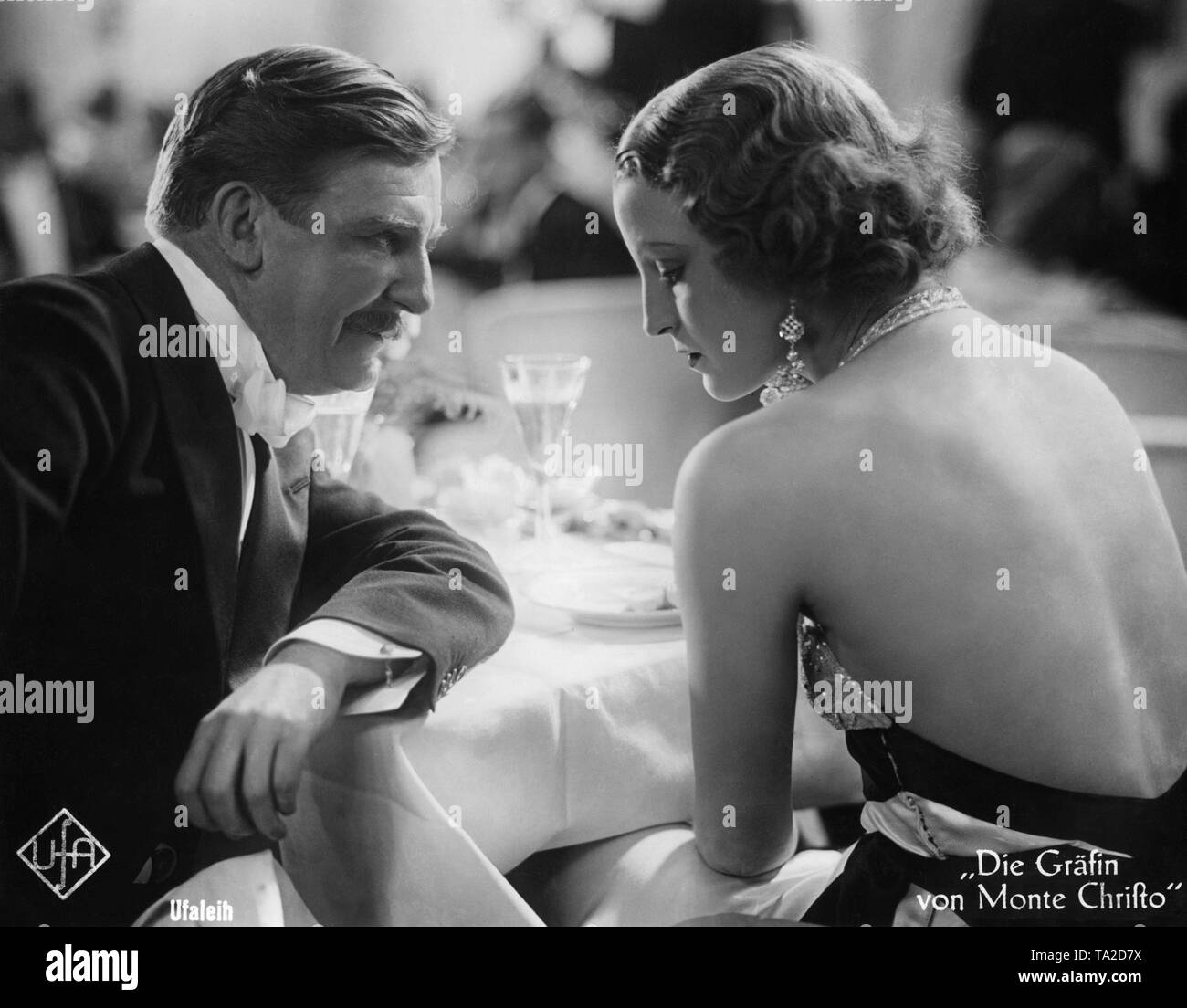Rudolf Forster come Rumowski e Brigitte Helm nel ruolo di Jeanette Heider a una celebrazione nel film "La contessa di Monte Christo", diretta da Karl Hartl, Germania 1932. Foto Stock