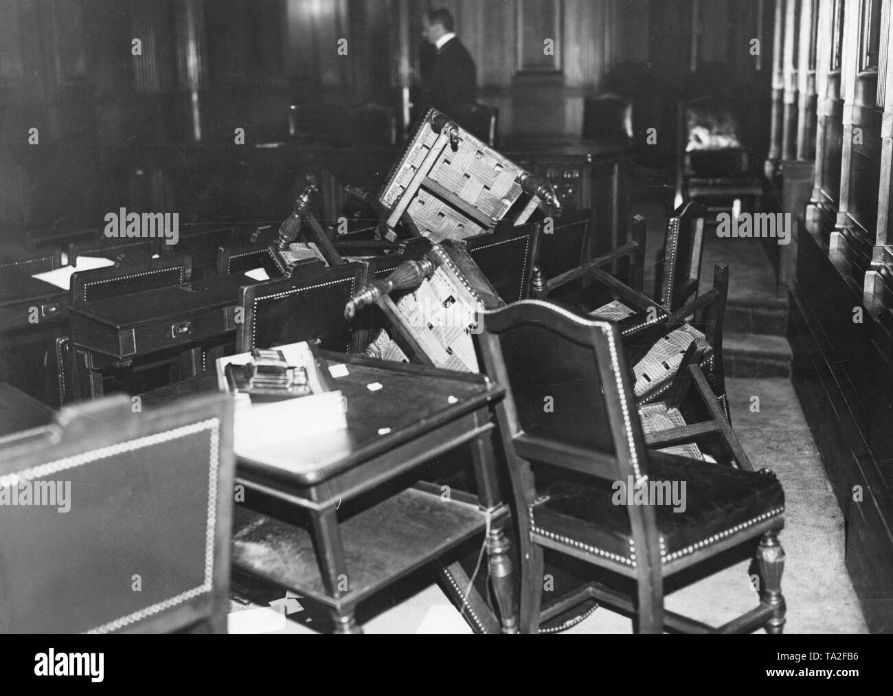 Il 25 maggio 1932, vi è stata una rissa nel Landtag tra comunisti e socialisti nazionali, diversi membri del Parlamento europeo sono stati feriti e parti di mobili è stata danneggiata. Qui sedie rotte nella sala plenaria. Foto Stock