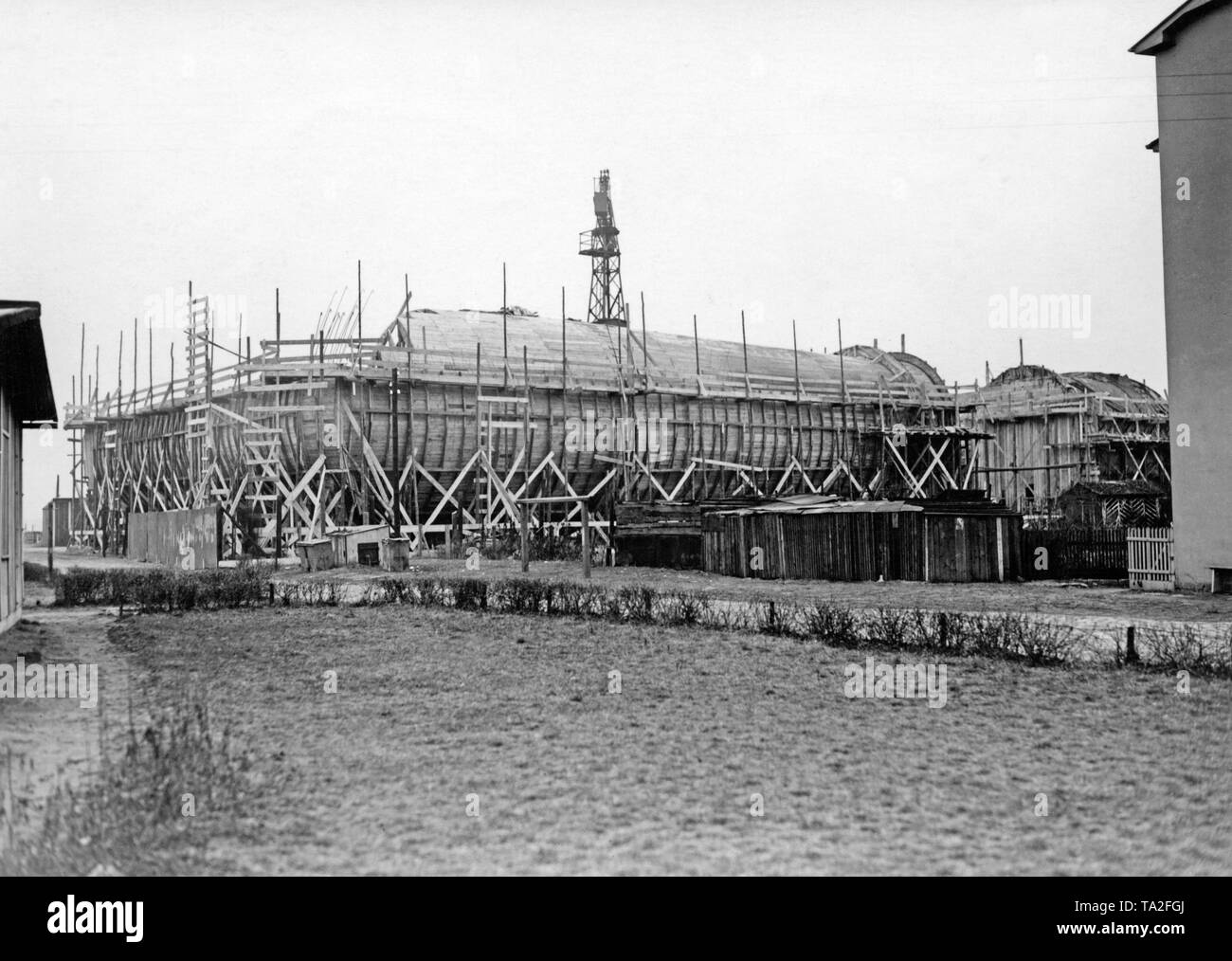 Sui terreni dell'aviosuperficie Johannisthal gallerie del vento sono costruiti per le prove delle eliche e motori. Foto Stock