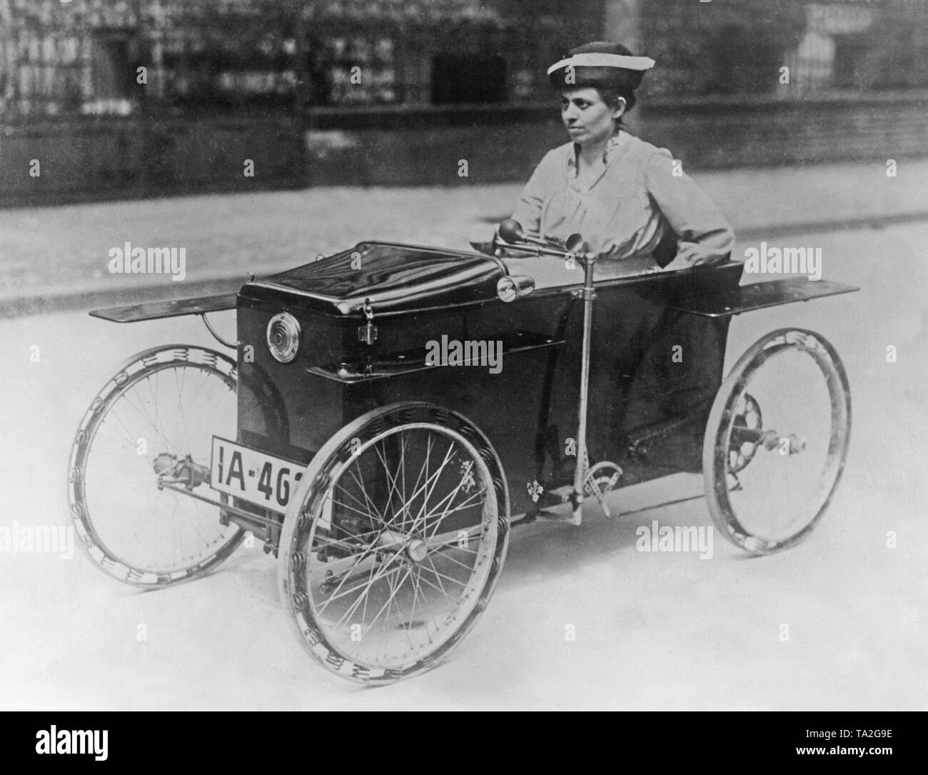 Una piccola auto elettrica del marchio Slaby-Beringer a Berlino. La vettura con auto-portante il corpo in plastica è stato progettato come un auto a buon mercato sostituzione per grandi invalidi di guerra, 2005 pezzi sono stati fabbricati a partire da 1919 a 1924. Foto Stock