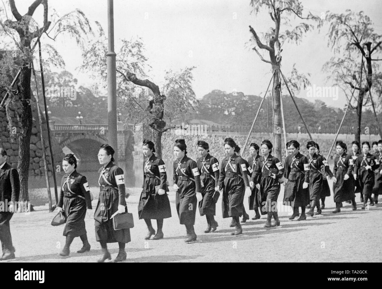 Un gruppo di infermieri giapponese a Tokyo si stanno preparando per la loro distribuzione in Manciuria nel contesto del conflitto tra il Giappone e la Cina. Foto Stock