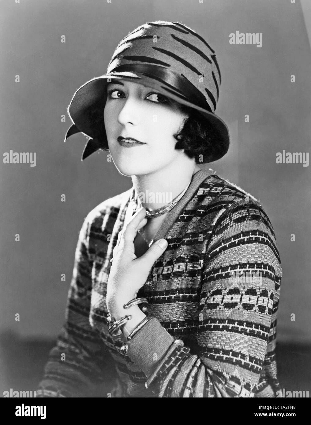Donna con una cloche hat del 1920s. Foto non datata. Foto Stock