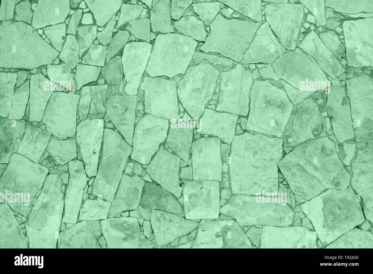 Primo piano del trendy Neo menta astratto colorato mosaico di pietra arenaria parete. Per pattern, texture e background. Colore dell'anno 2020 Foto Stock