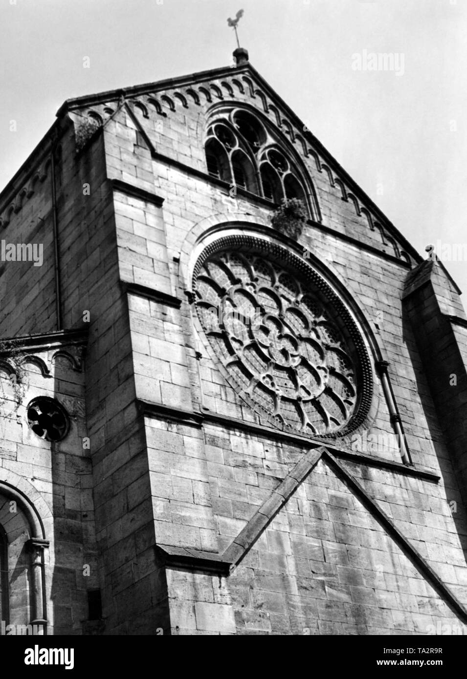 Il tardo romanico e gotico in anticipo la chiesa abbaziale a Otterberg nel distretto di Kaiserslautern è un ex abbazia cistercense chiesa, e dopo la Cattedrale di Speyer il più grande edificio sacro e il più grande e meglio conservato monastero chiesa nel Palatinato. Come una chiesa doppia, è utilizzato in parallelo da evangelici e cristiani cattolici. Foto Stock