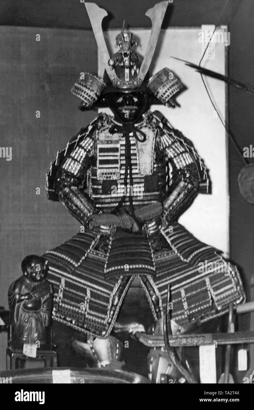 Una corazza di un samurai in un museo. Foto Stock