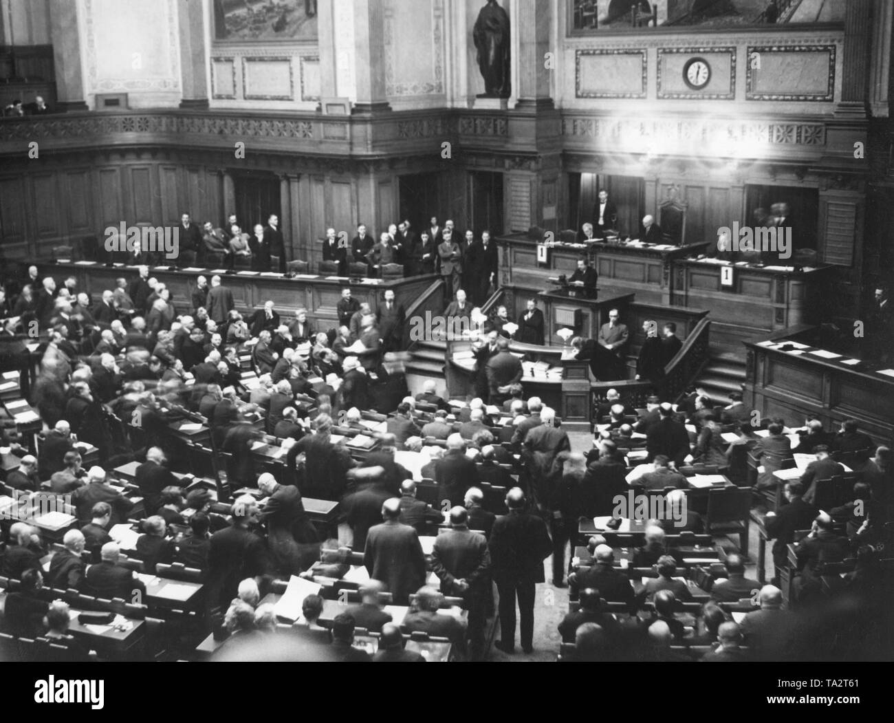 Il Landtag prussiano (terzo periodo legislativo) a Berlino durante la sessione di chiusura nella sala riunioni. Foto Stock