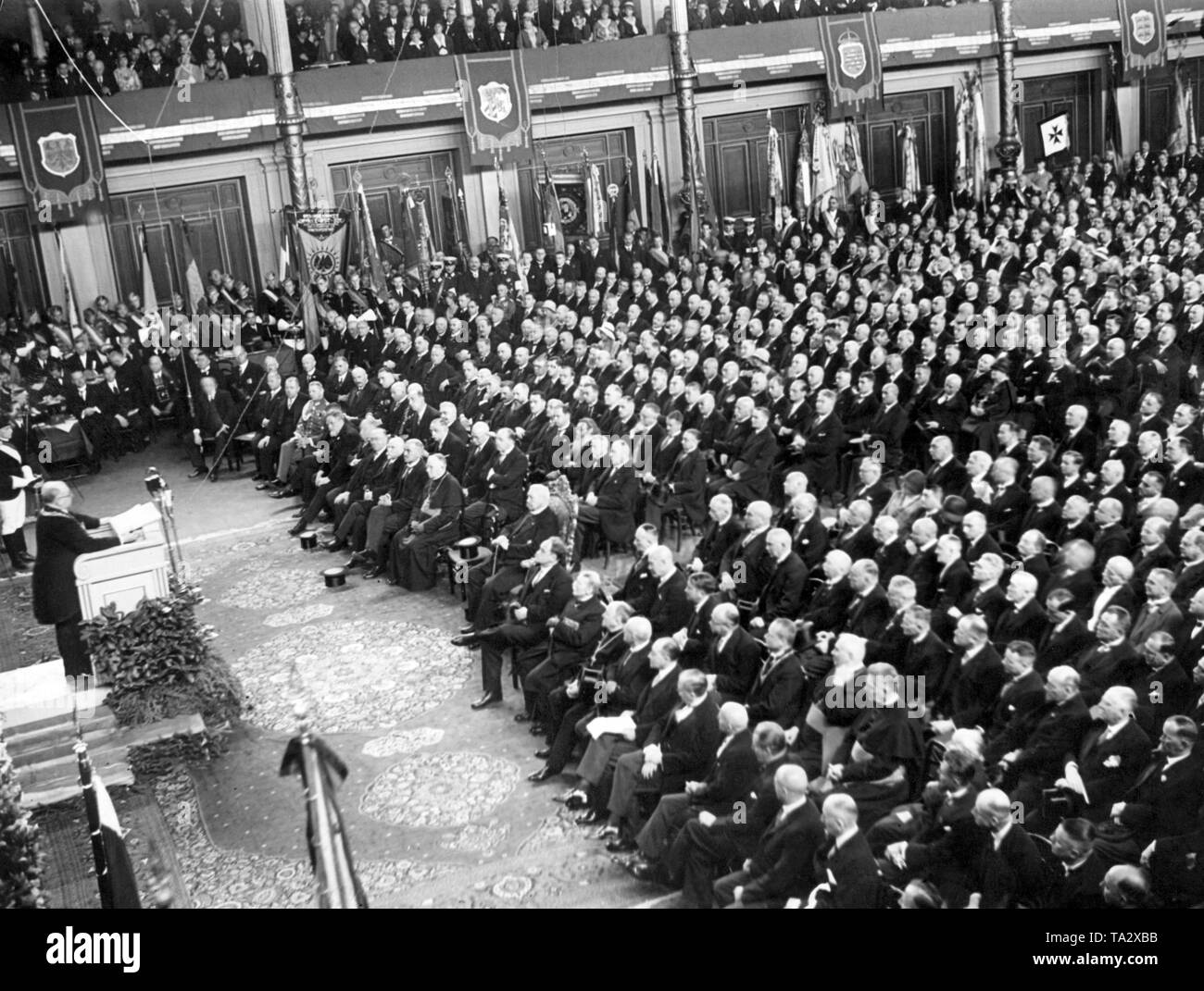 Nel municipio di Mainz, un grande atto di cerimoniale si è svolta in occasione della liberazione degli alleati della Renania. Numerosi alti dignitari politici e ha tenuto un discorso. Foto Stock
