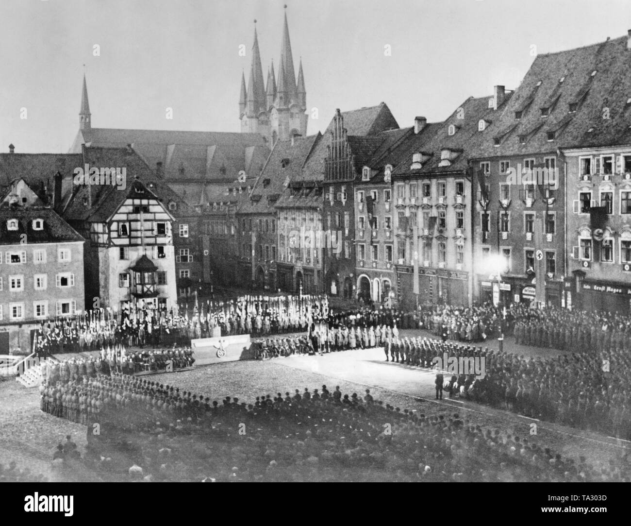 In occasione del quinto anniversario dell'annessione dei Sudeti al Reich tedesco, non vi è un rally presso la piazza del mercato in Cheb. Dopo l'accordo di Monaco di Baviera, il Sudetenland venne annessa al Reich tedesco. Foto Stock