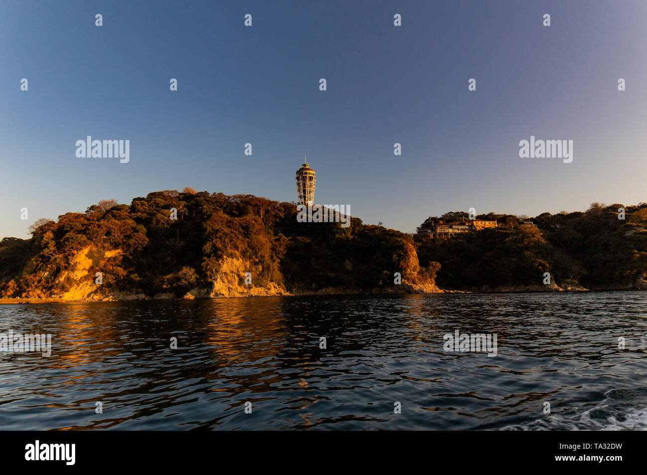 Mare di Enoshima candela, noto anche come osservatorio Shonan faro Foto Stock