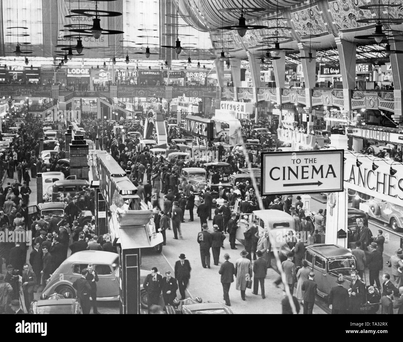 Il giorno di apertura del British International Motor Show la Olympia di Londra. Foto Stock