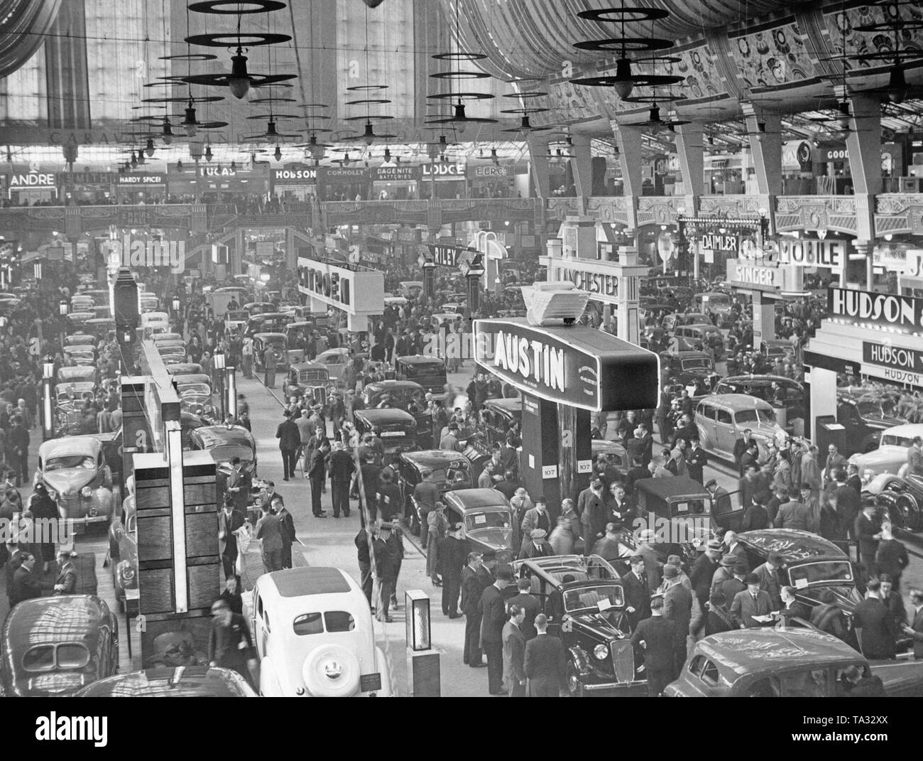 Panoramica del British International Motor Show all'Olympia di Londra. Foto Stock