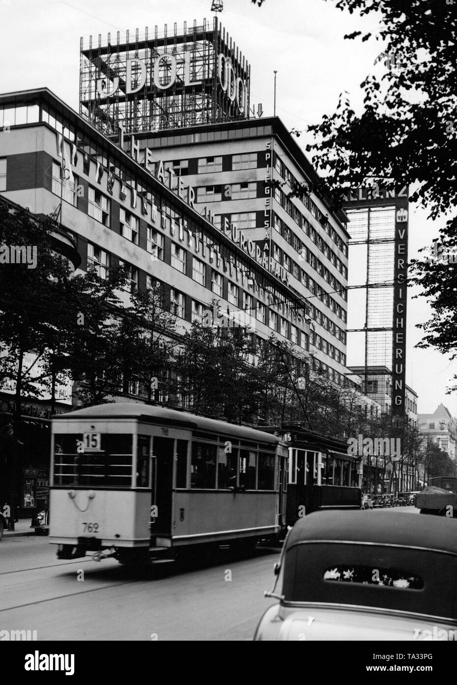 Il Europahaus con un alta 30 m torre all'Anhalter Bahnhof di Berlino. Il Europahaus fu costruito tra il 1926 e il 1931 nello stile della nuova oggettività. Foto Stock