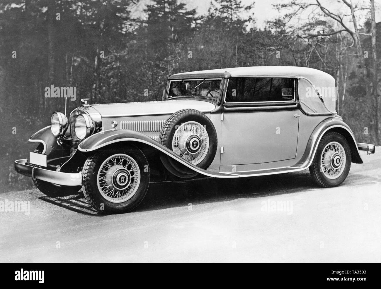 La Horch 470 cabriolet con otto cilindri (progettata da Paolo Daimler, figlio di Gottlieb Daimler) costo 13.800 Reichsmark franco fabbrica. Foto Stock