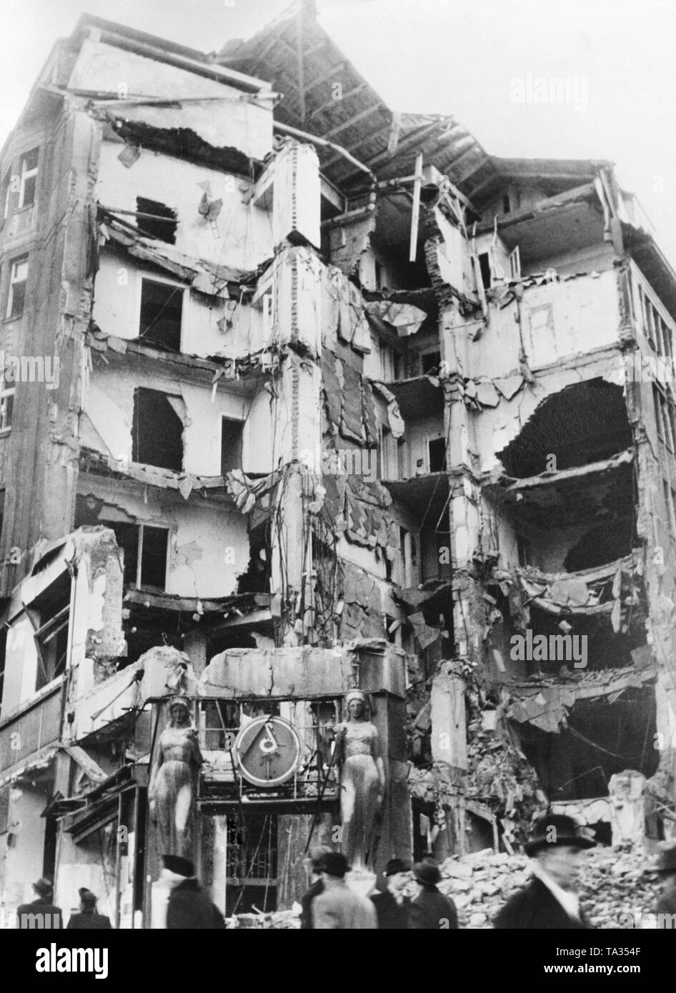 L'edificio a Praga in Piazza Venceslao è stata bombardata durante la Seconda Guerra Mondiale. Foto non datata intorno al 1945. Foto Stock