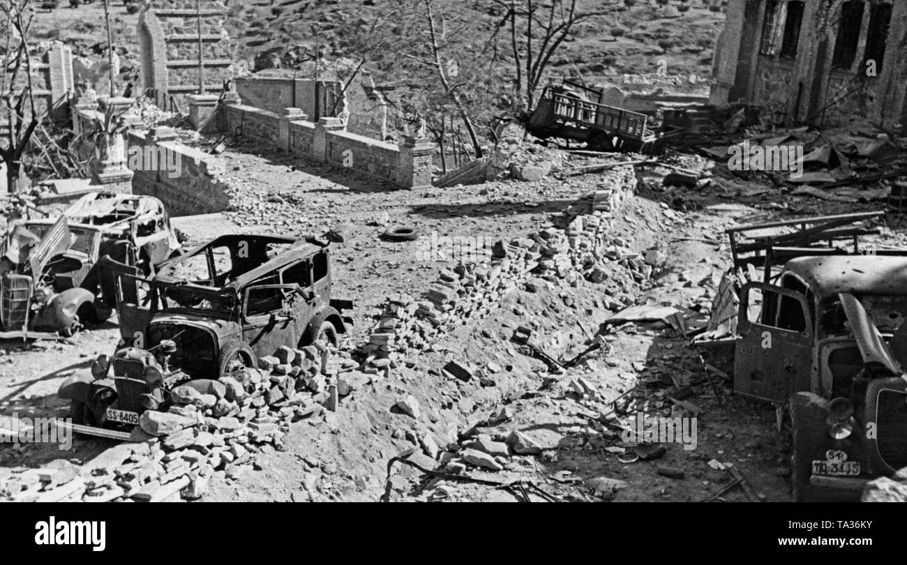 Foto della prima posizione di difesa (trench) di fronte all'Alcazar di Toledo dopo la sua liberazione dalla nazionale spagnola di truppe, dopo due mesi di assedio da parte dei repubblicani il 26 settembre 1936. Foto Stock
