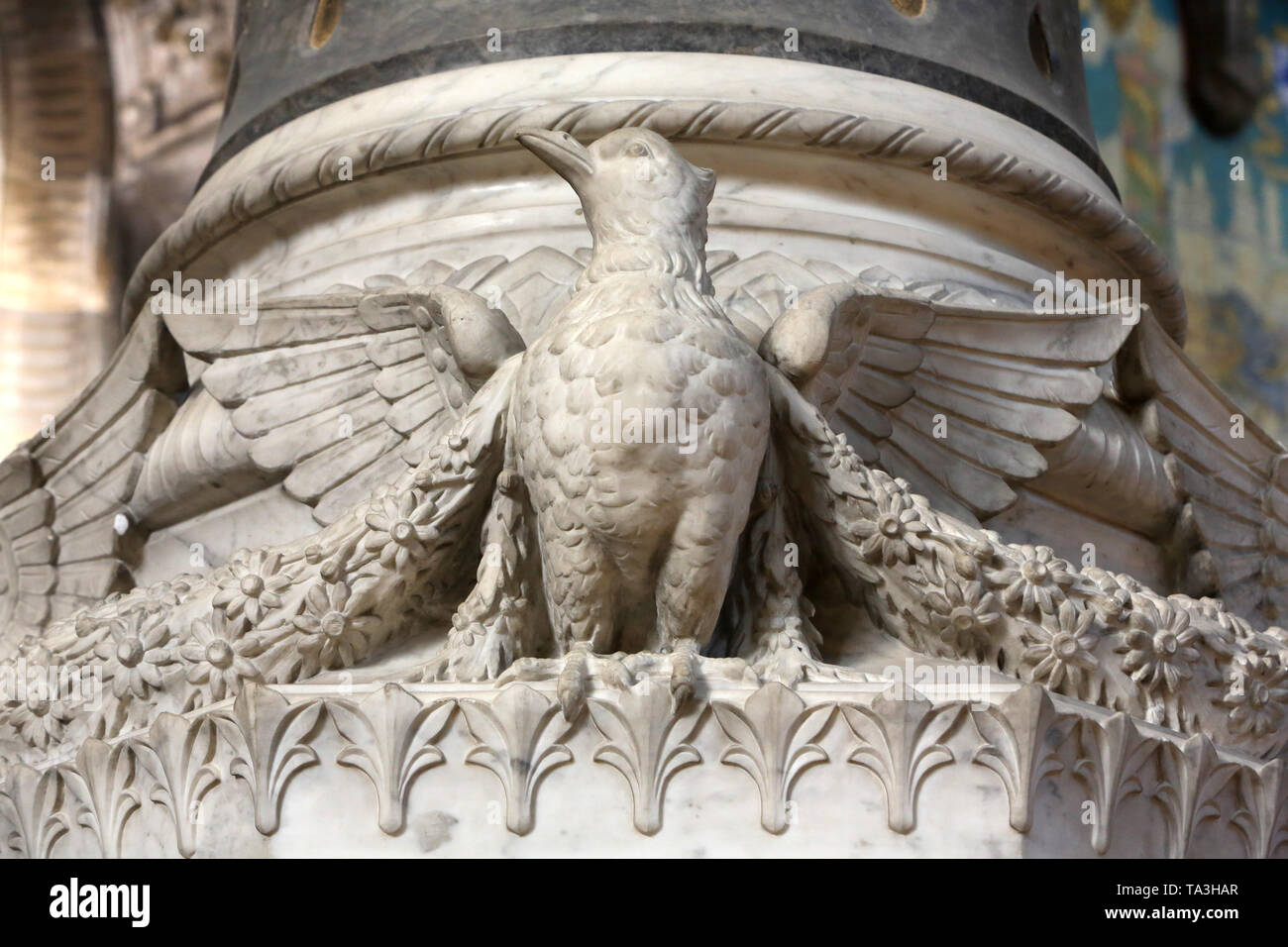 Cristo in maestà e Tetramorph. Crypte. Basilica di Nostra Signora di Fourvière. Lione. Colomba della Pace. Cripta. Basilica di Nostra Signora di Fourvière. Lione. Foto Stock