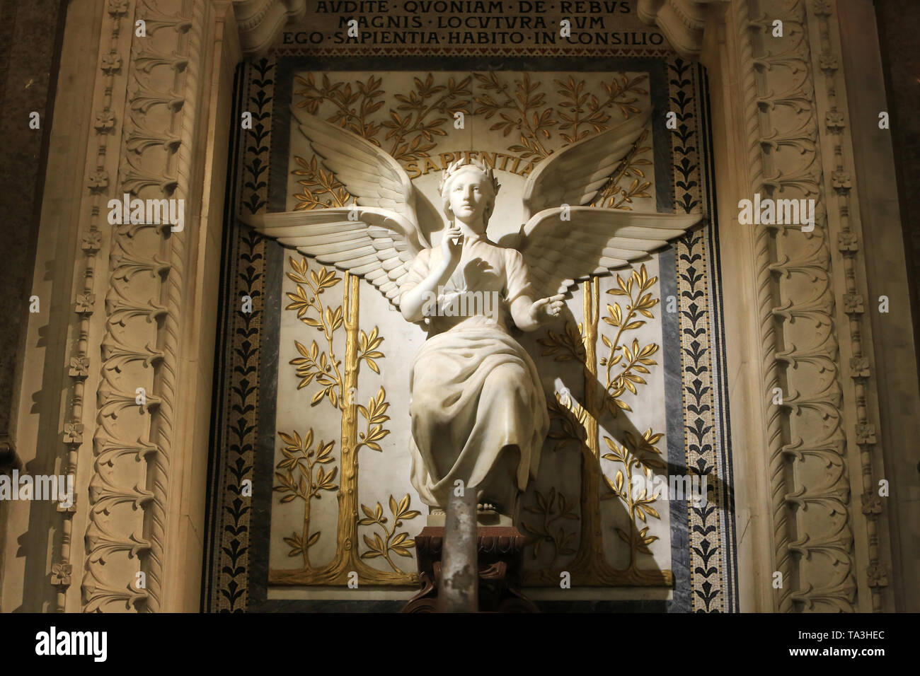 La Sagesse. Statua. Crypte. Basilica di Nostra Signora di Fourvière. Lione. La sapienza. Statua. Cripta. Basilica di Nostra Signora di Fourvière. Lione. Foto Stock