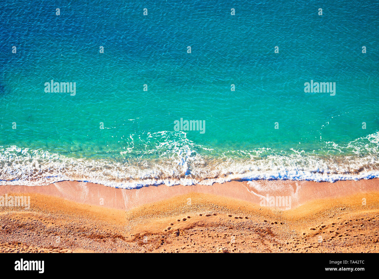 Idilliaco Cote d Azur sabbia spiaggia vista aerea, Villefranche sur Mer, Francia Foto Stock